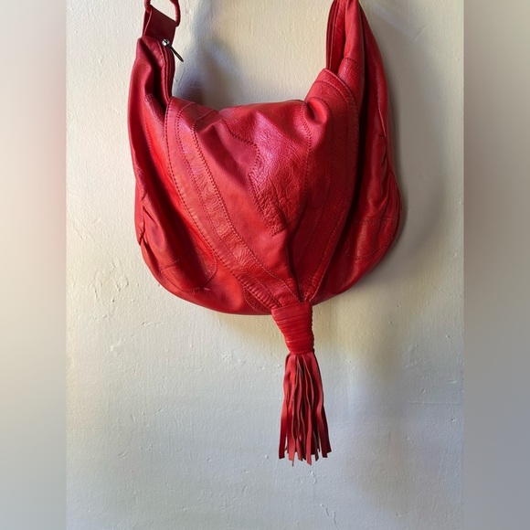 Vintage Embossed Red Leather Shoulder Bag with tassel - Picture 14 of 14